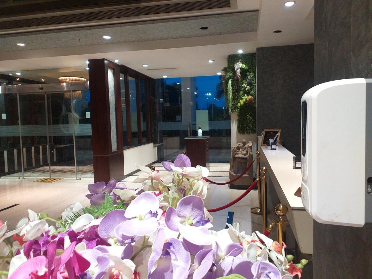 Hotel Sandy'S Tower Bhubaneswar Zewnętrze zdjęcie